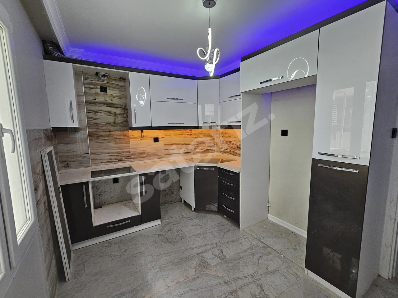 BUCA GÖKSU MAH SATILIK DOĞALGAZLI 2,KAT DAİRE 110m2 3+1