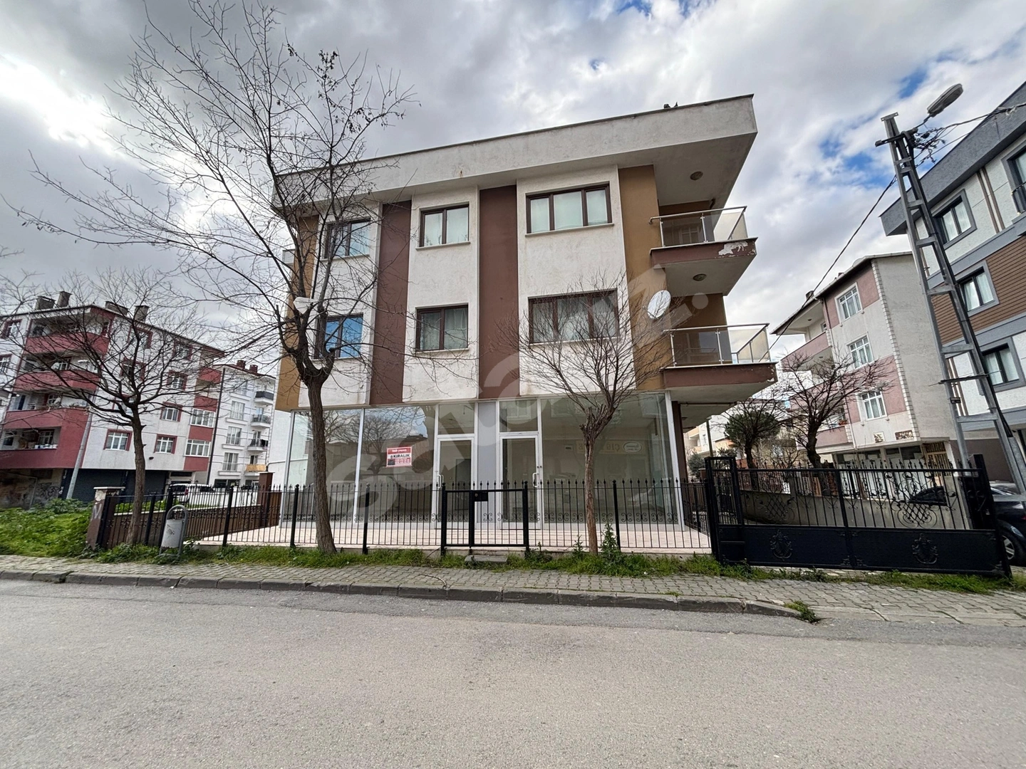Tuzla Mimar Sinan Mahallesinde Merkezi Konum Kiralık Dükkan