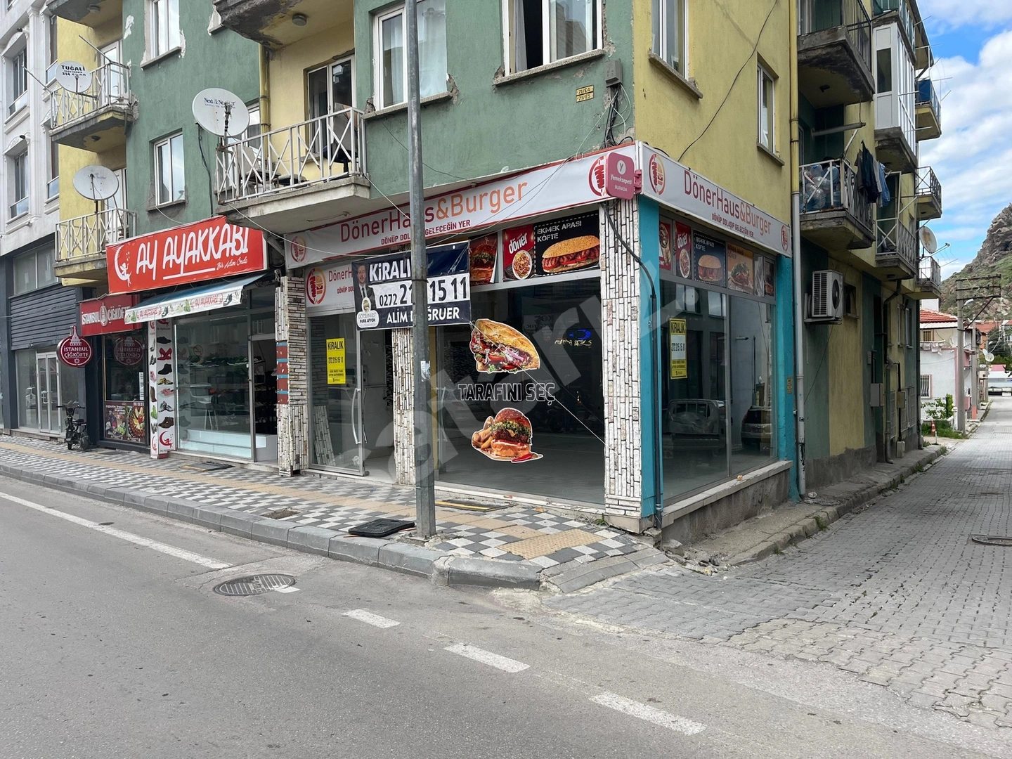 MECİDİYE'DE KİRALIK KÖŞE DÜKKAN CADDEDE 80+70M2 BODRUM+MUTFAKLI
