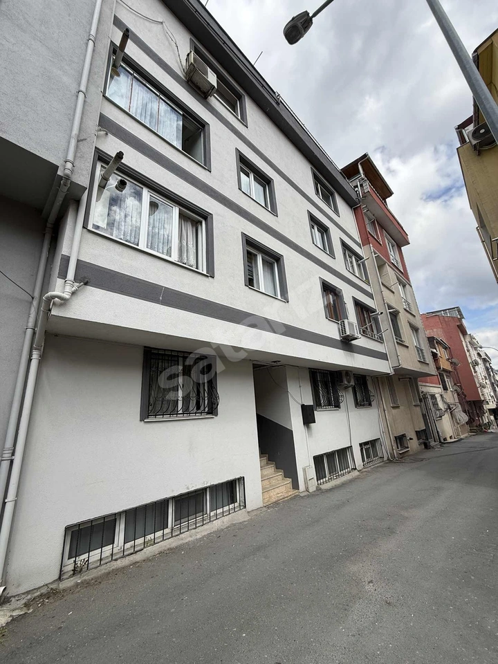 YAMANEVLERDE BELEDİYENİN KARŞISI METROYA 5 DK 2+1 SATILIK DAİRE