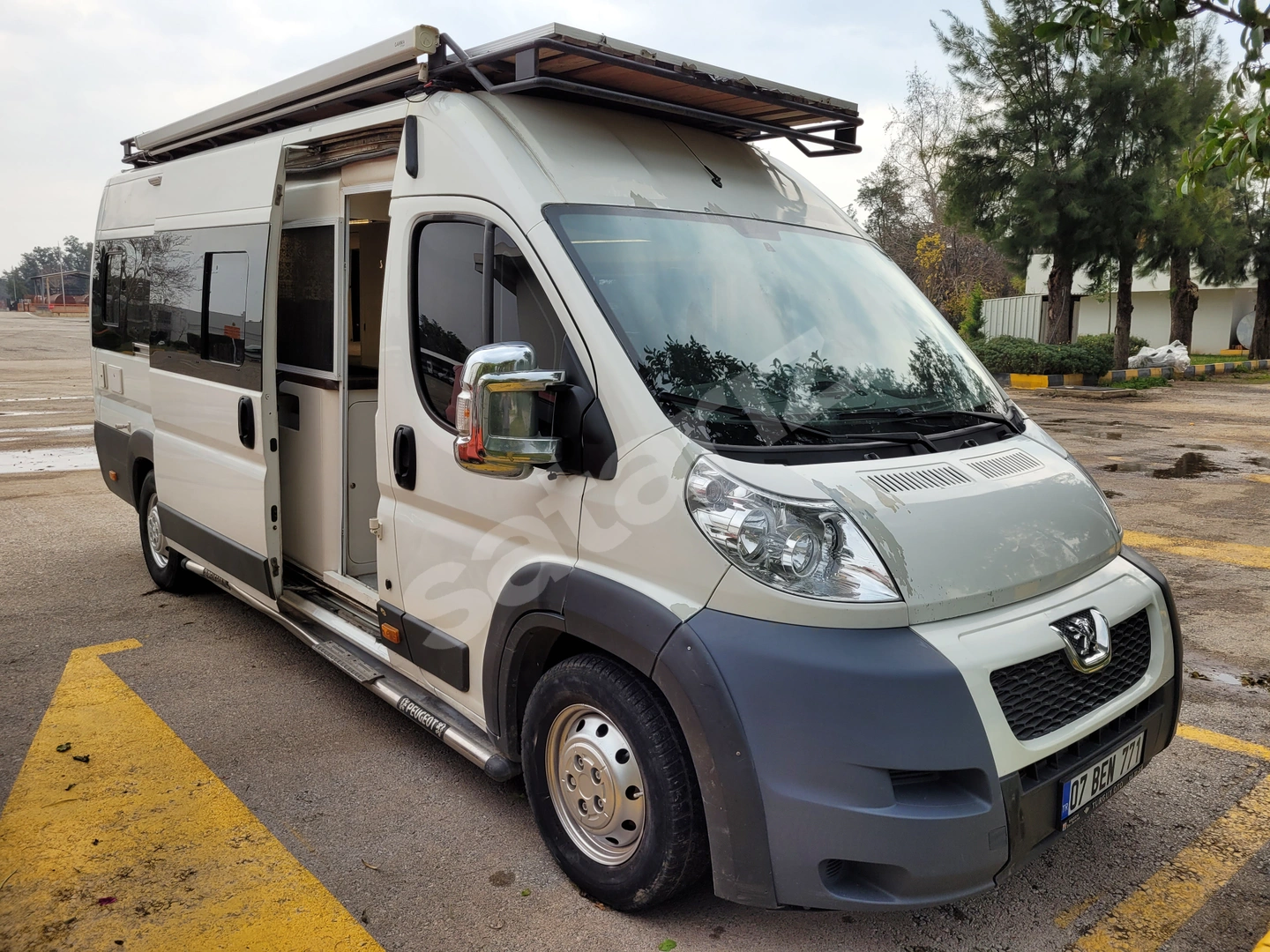 Peugeot Boxer 15m3 donanımlı ve kullanıma hazır karavan.