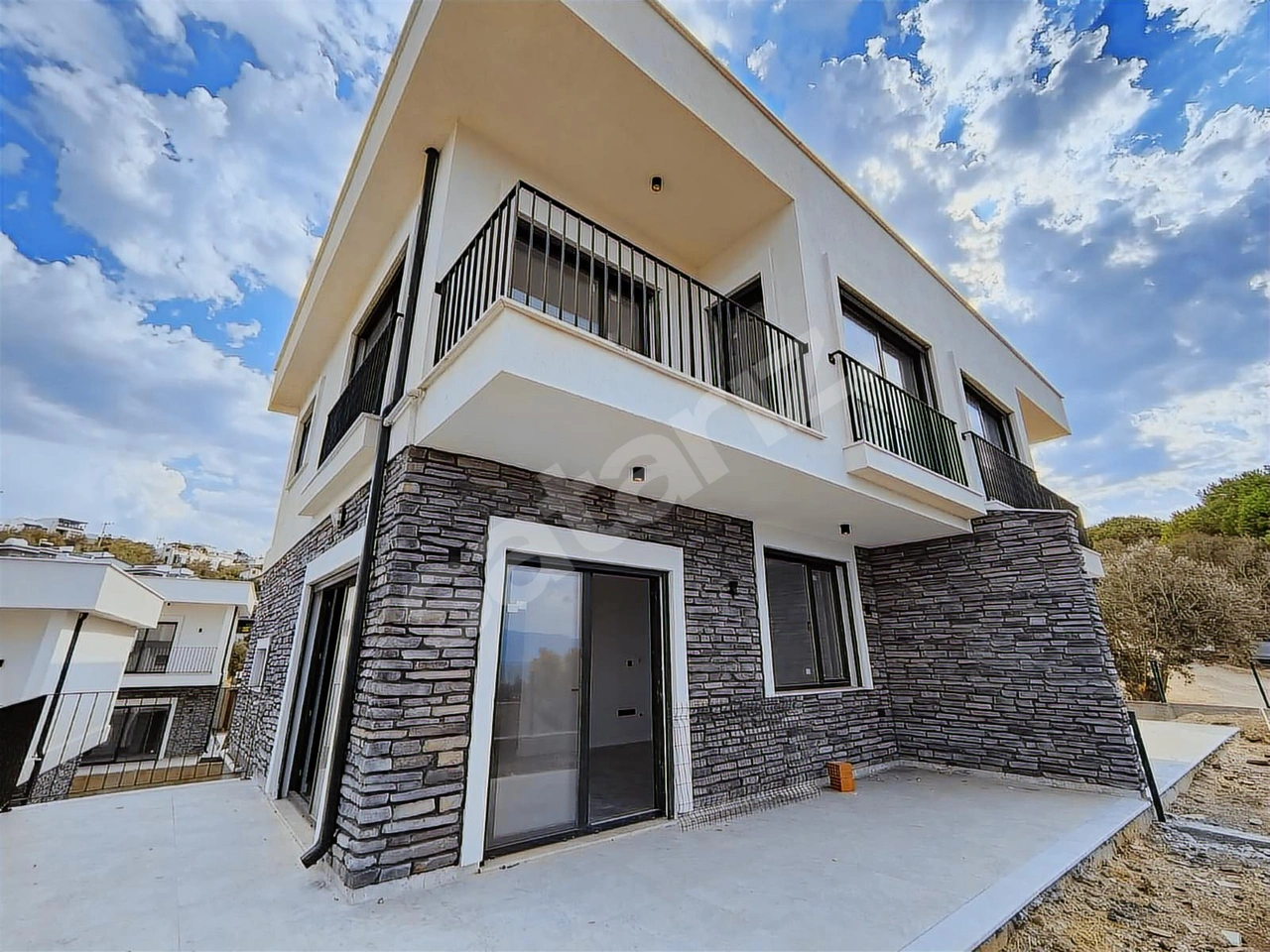 RW NEFES'TEN BURHANİYE PELİTKÖY SAHİLDE 3+1 VİLLA