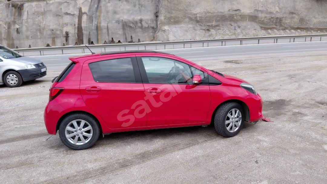 Boyasız,değişensiz ,hasar kayıtsız Yaris