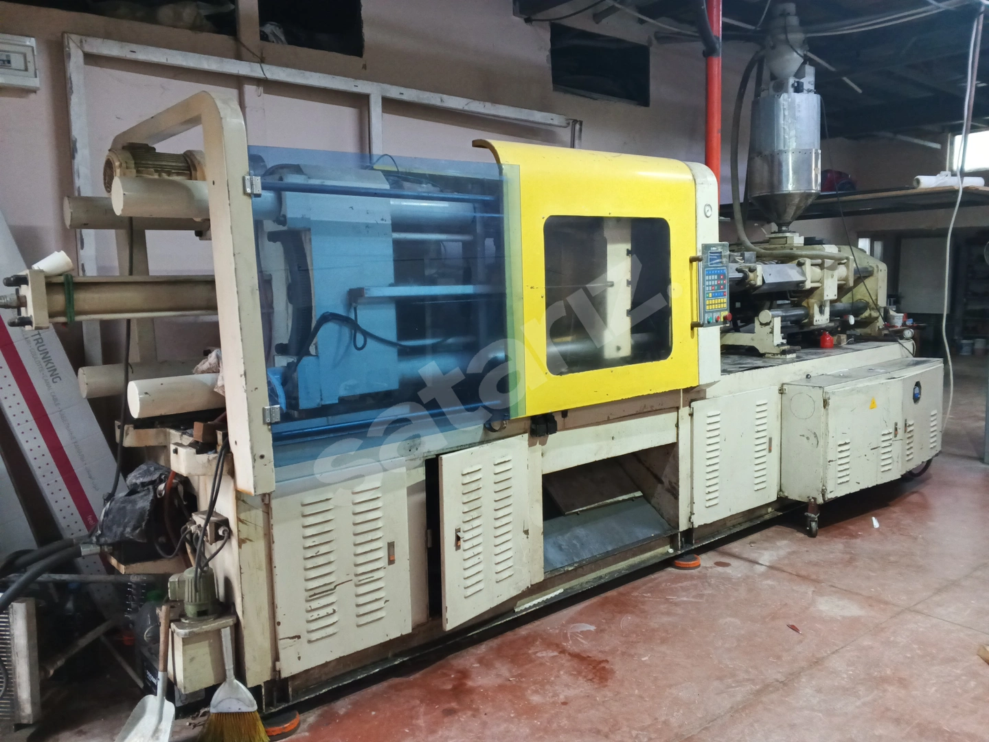 300 ton plastik enjeksiyon makinesi kolon arası 50