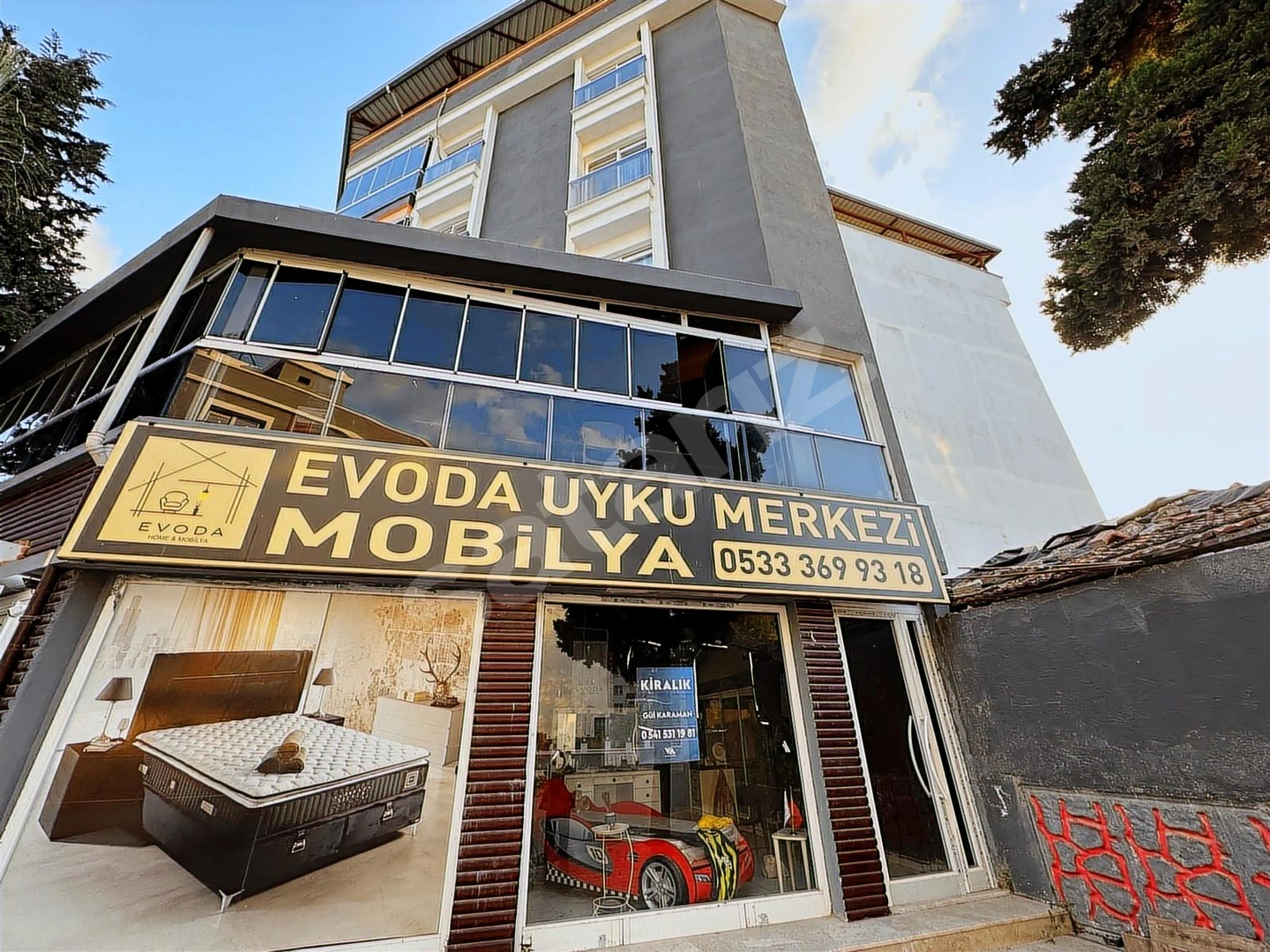 Seyrek Merkezde 300 m² 2 Katlı Kiralık İş Yeri