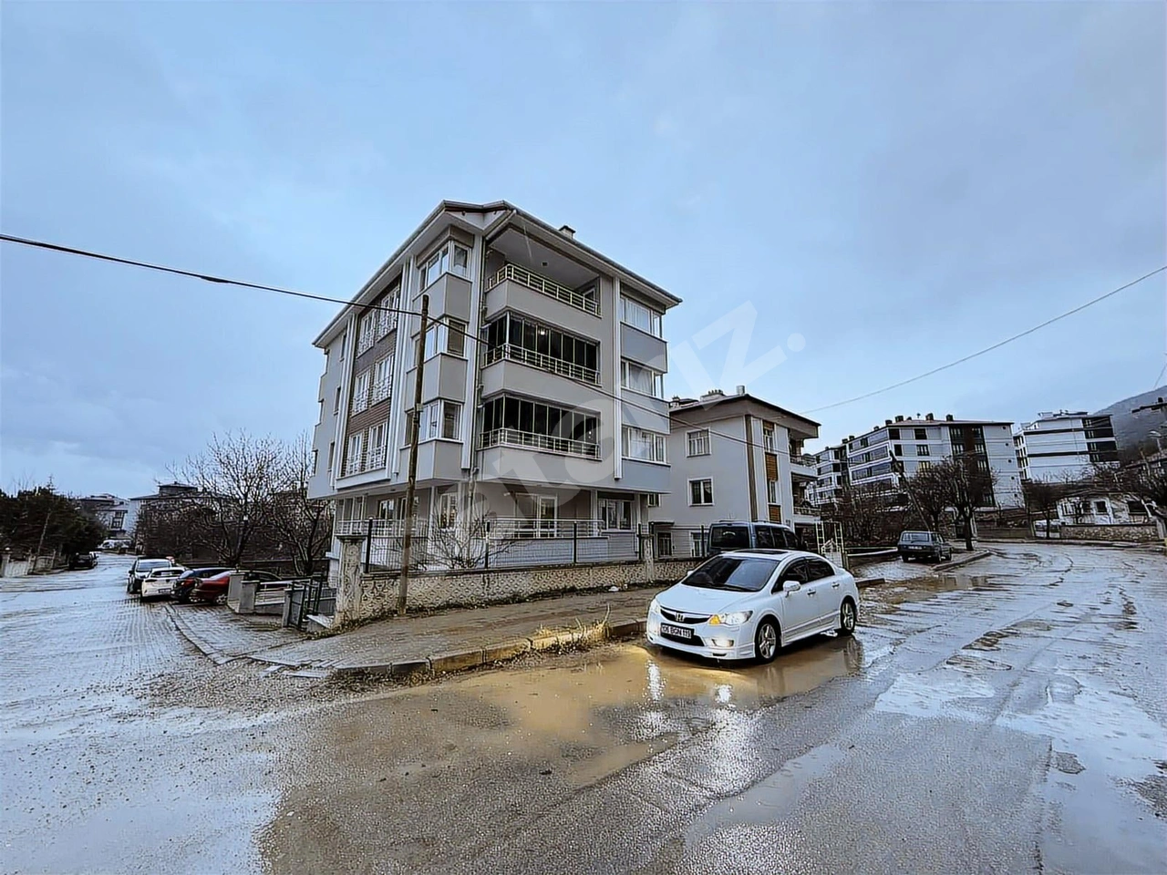 CANCAN'DAN GAZİ MAH.DAĞ MANZARALI SATILIK GARAJLI ARA KAT DAİRE
