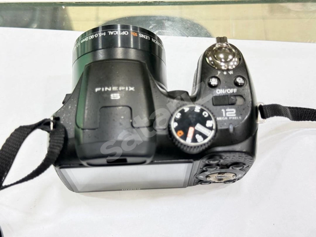 Fujifilm FinePix S1800