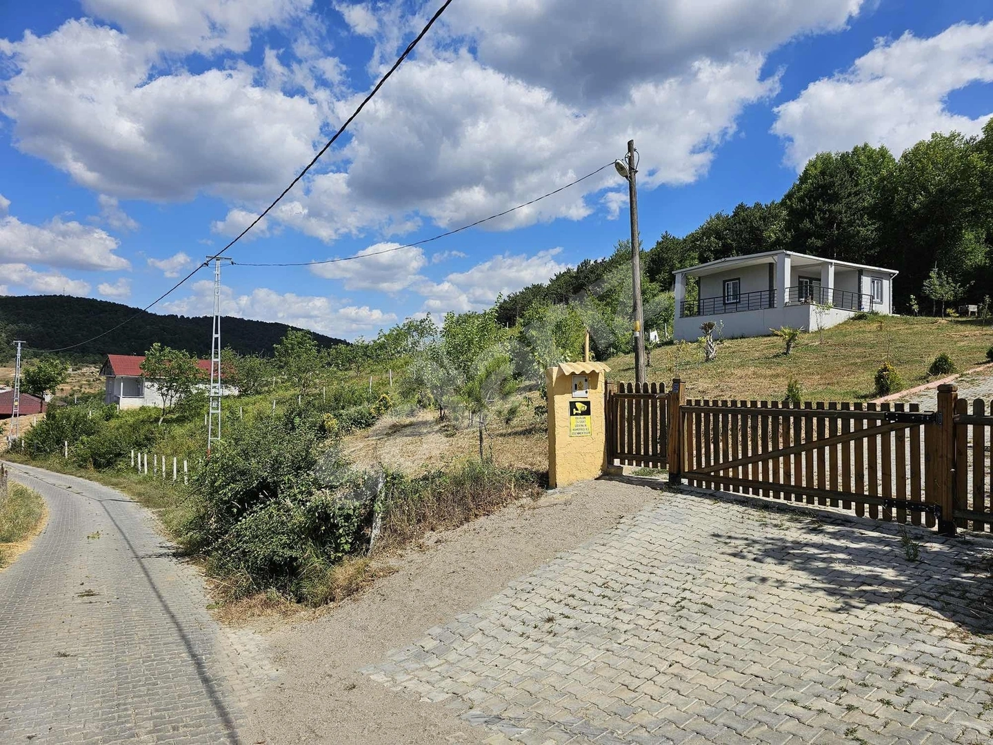MUHTEŞEM MANZARA 3 AYRI EV YAPILABİLİR %40 İMARLI 1.247 M2 ARSA