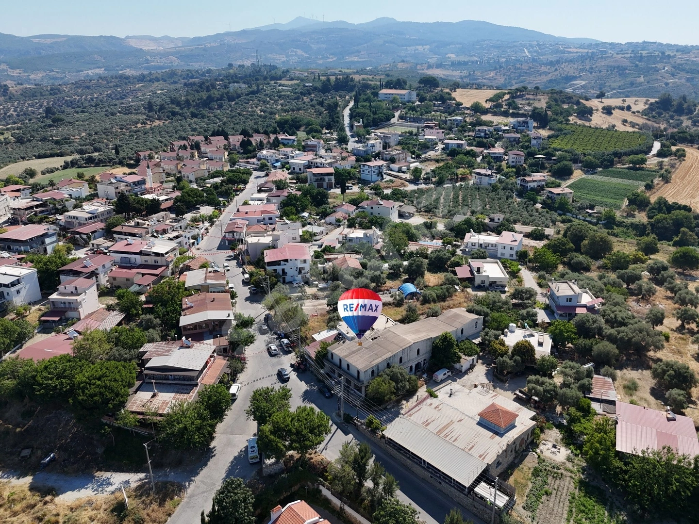 KUŞADASI SOĞUCAK KÖY MERKEZİNDE NATAMAM SATILIK BİNA