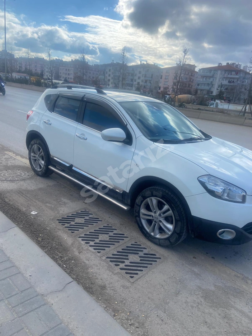 SATILIK TEMİZ 2013 MODEL NİSAN QASHQAİ