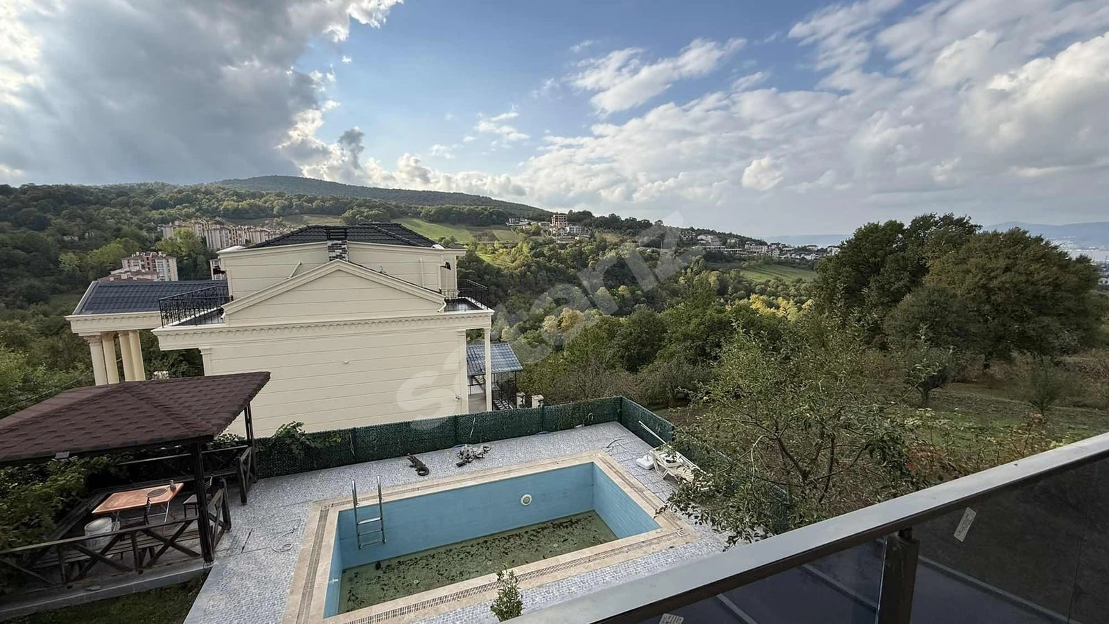 Bahçecik KılıçArslan Mah.Satılık 4+1 Müstakil Havuzlu Villa