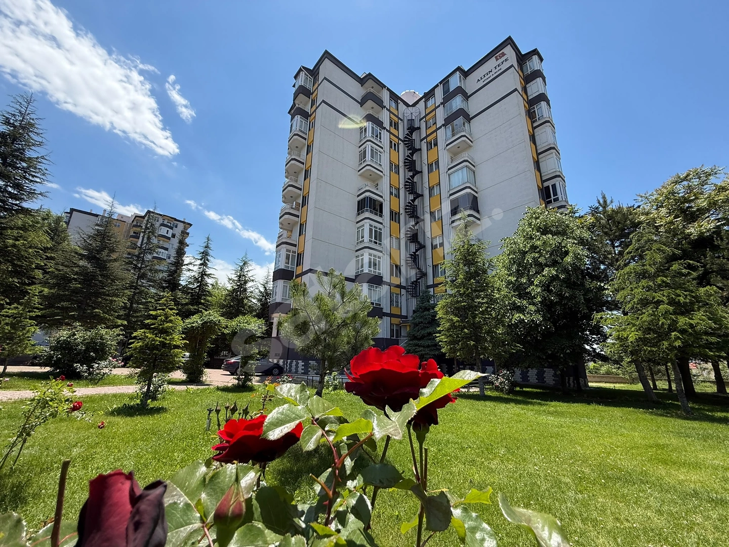 GERMİR ALTINTEPE SİTESİ'NDE OKUL YAKINI SATILIK 3+1