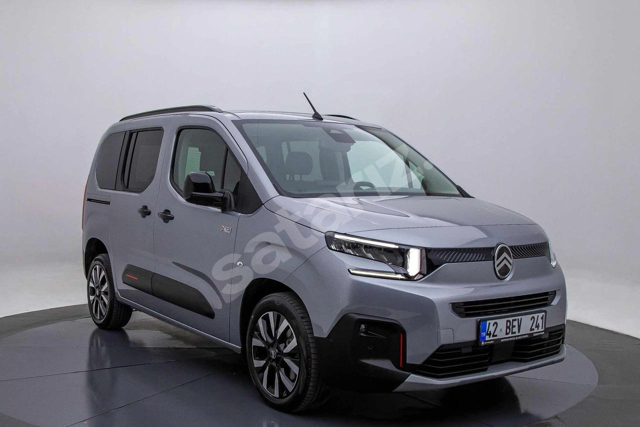 2025 MODEL CITROEN BERLİNGO MAX XTR EAT8 7.800KM %20 FATURALI