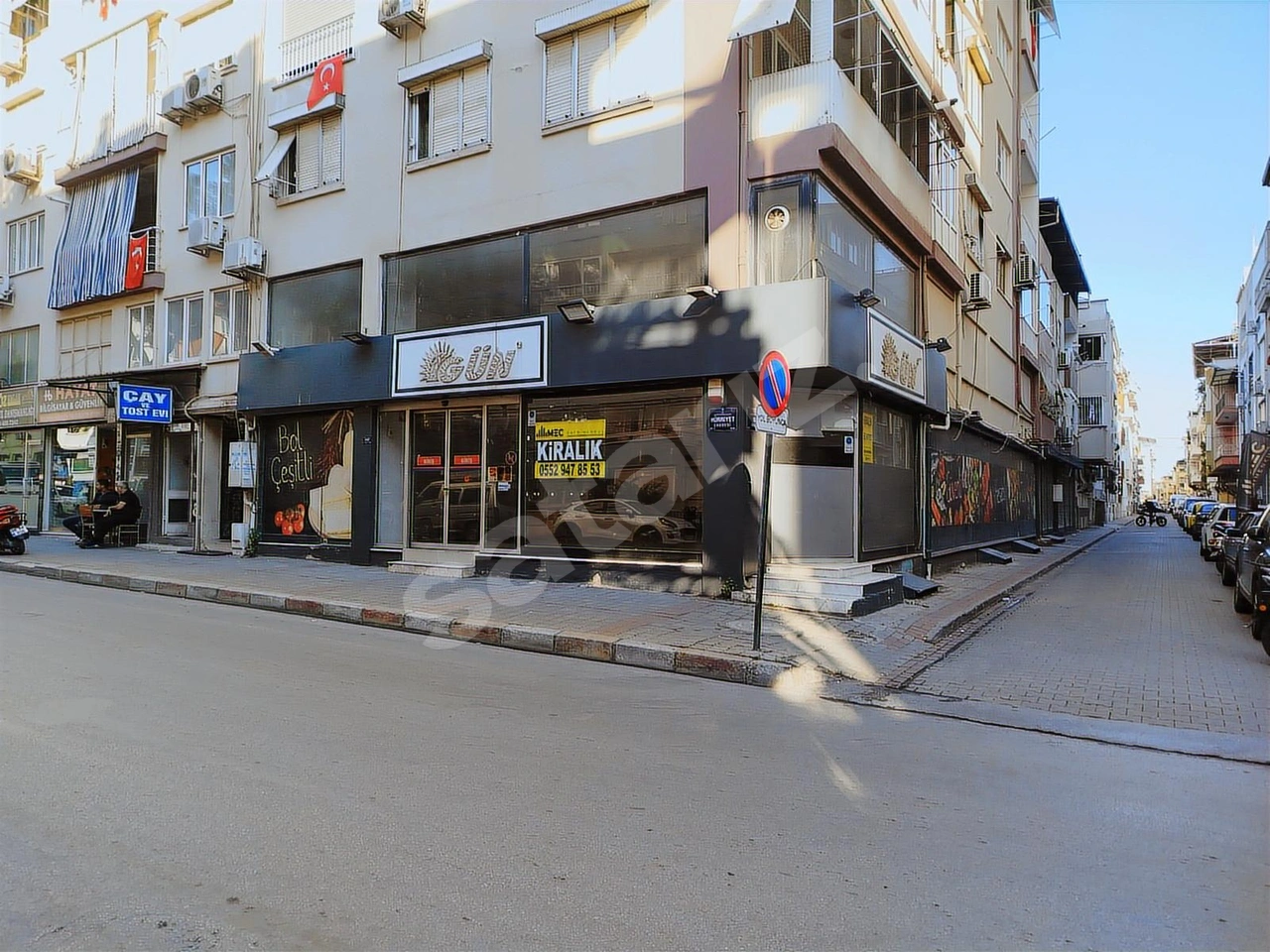 AYDIN NAZİLLİ HÜRRİYET CADDESİ ÜZERİ 700 M² 3 KATLI DÜKKAN