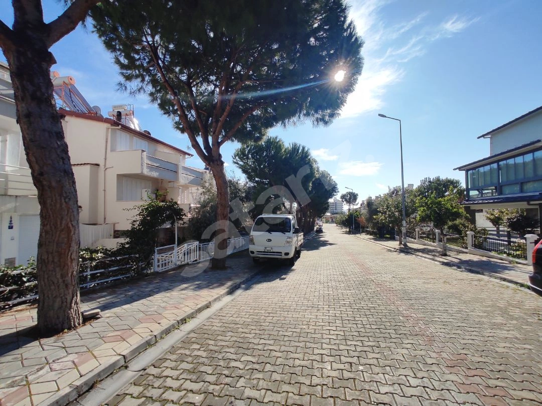 Kuşadası Yavansu’da Sahile 350 m. Satılık 4+1 Eşyalı Tripleks