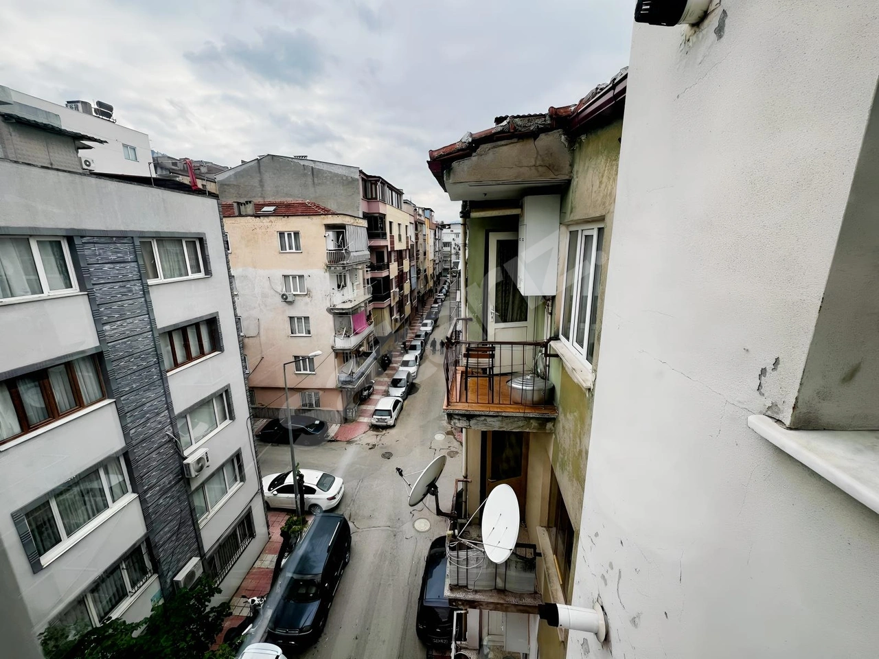 Manisa Alaybeyde Zabıta Arkası, Asansörlü, Doğalgazlı 2+1 Satıl