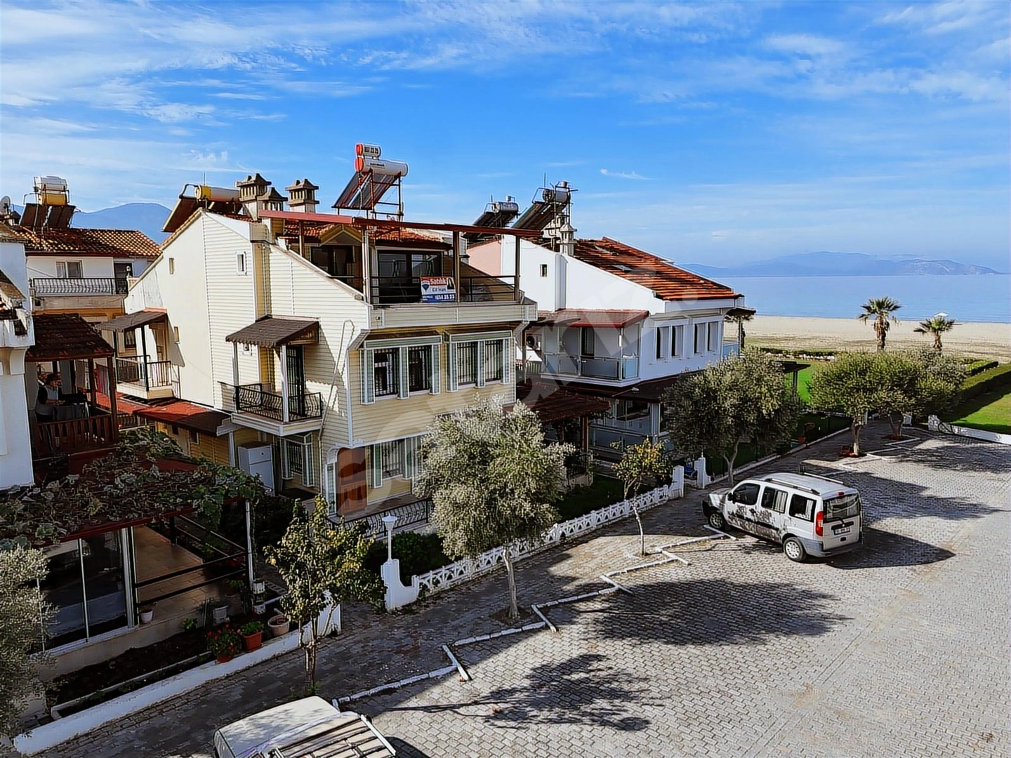DAVUTLAR DENIZE SIFIR ÖRNEKKÖY SİTESİNDE SATILIK 4+1 VİLLA