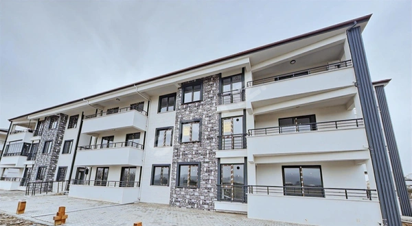 HUZUR'DAN 2+1 KAPALI MUTFAK ÖN CEPHE KÖŞE DAİREMİZ SATILIKTIR