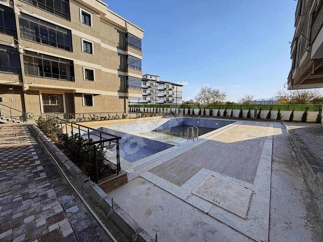 TORBALI MH. HAVUZLU SİTE İÇERSİNDE LÜKS 2+1 DAİRELER