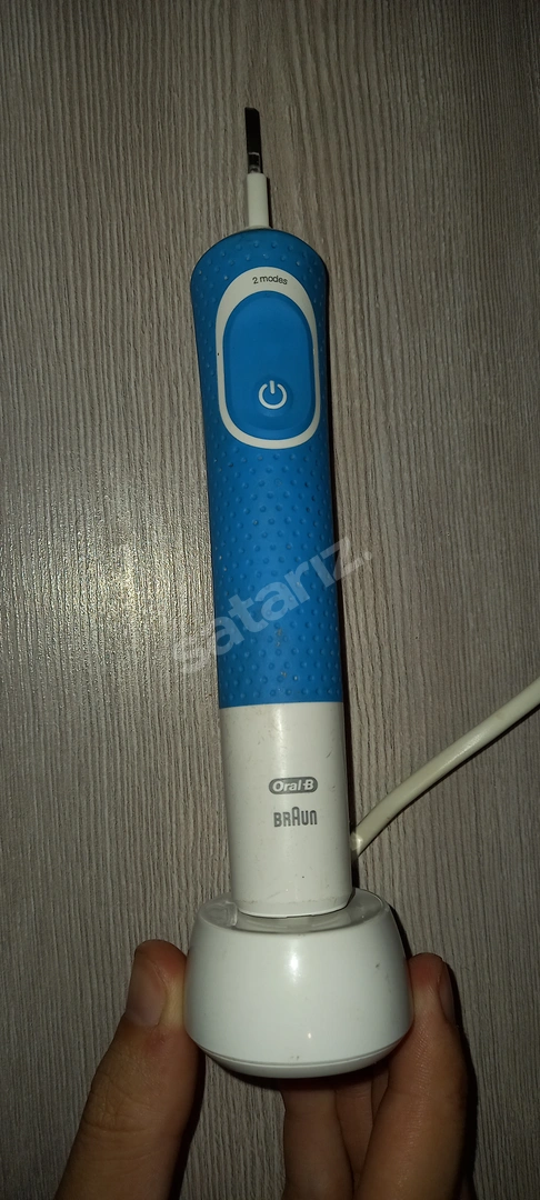 Oral-B Type 3710 iki kademeli şarjlı diş fırçası temiz..
