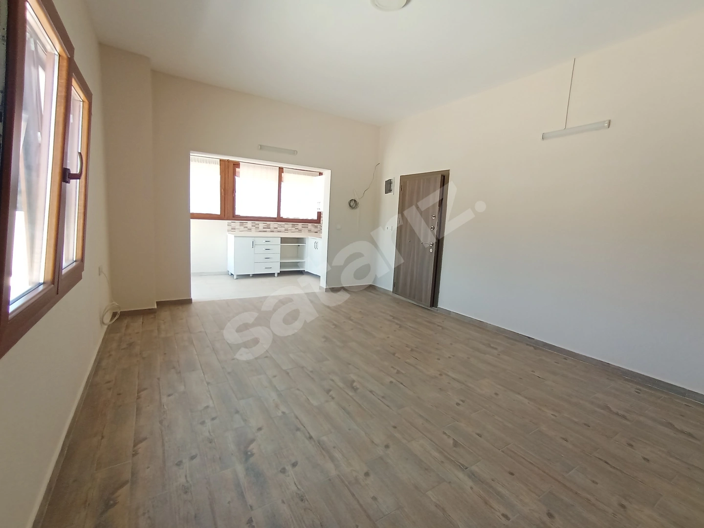 Kuşadası K.Denizinde Yüksel Yalova Caddesi 1+1 Kiralık Daire