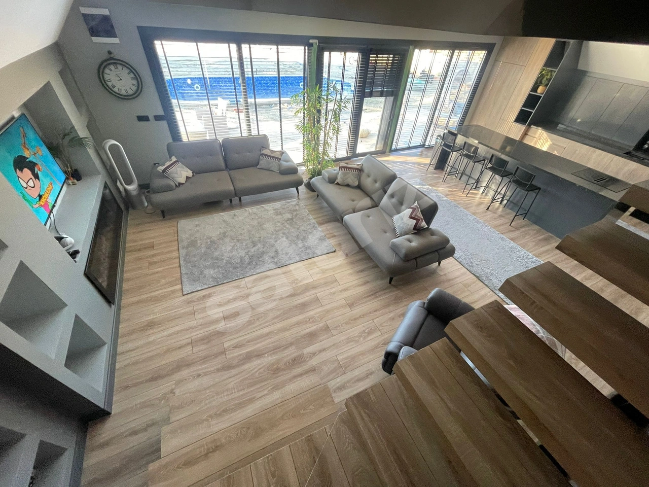 ÇATALCA’DA 1250m² ARSA İÇİNDE HAVUZLU 5+1 LÜKS TRİPLEKS VİLLA!
