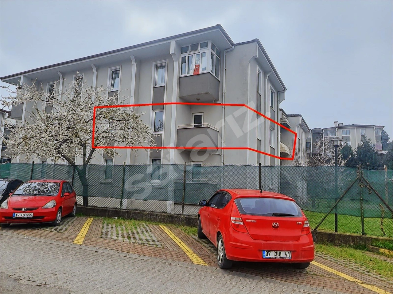 SERDİVAN'DA TOYOTA EVLERİNDE KİRALIK 3+1 DAİRE