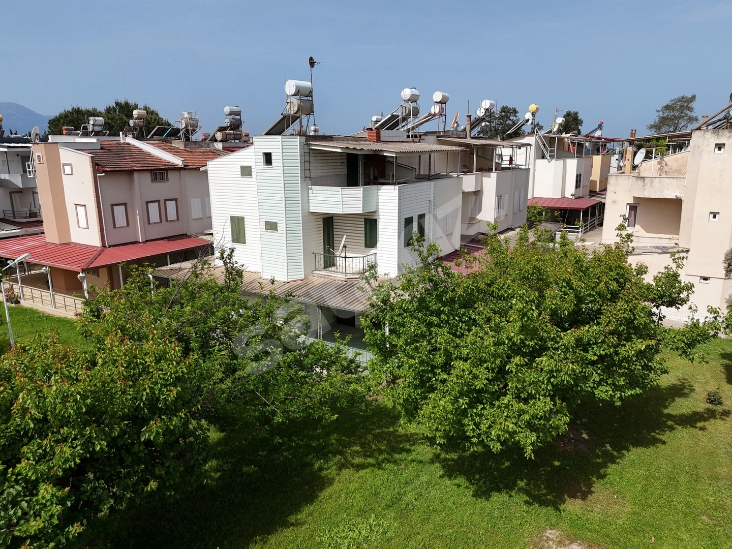 KUŞADASI SERTAÇ SİTESİ'NDE SATILIK 4+1 VİLLA