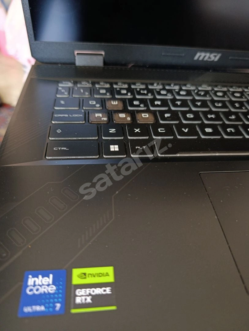 MSI CROSSHAIR 17 HX AI,  D2XWGKG-018XTR  OYUN LAPTOPU