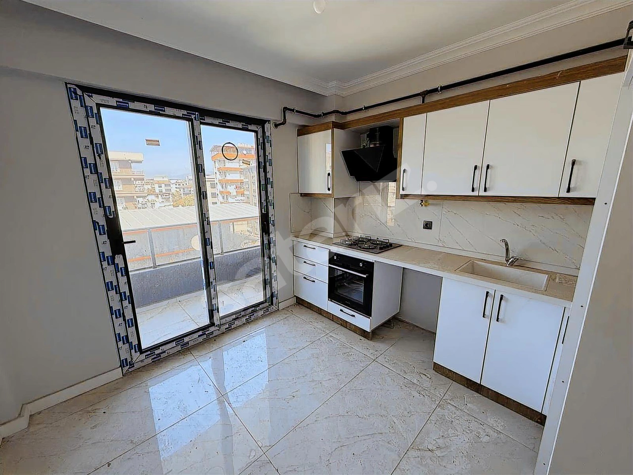MURATBEY MH. SİTE İÇERSİNDE SATILIK 2+1 110 m2 DAİRE