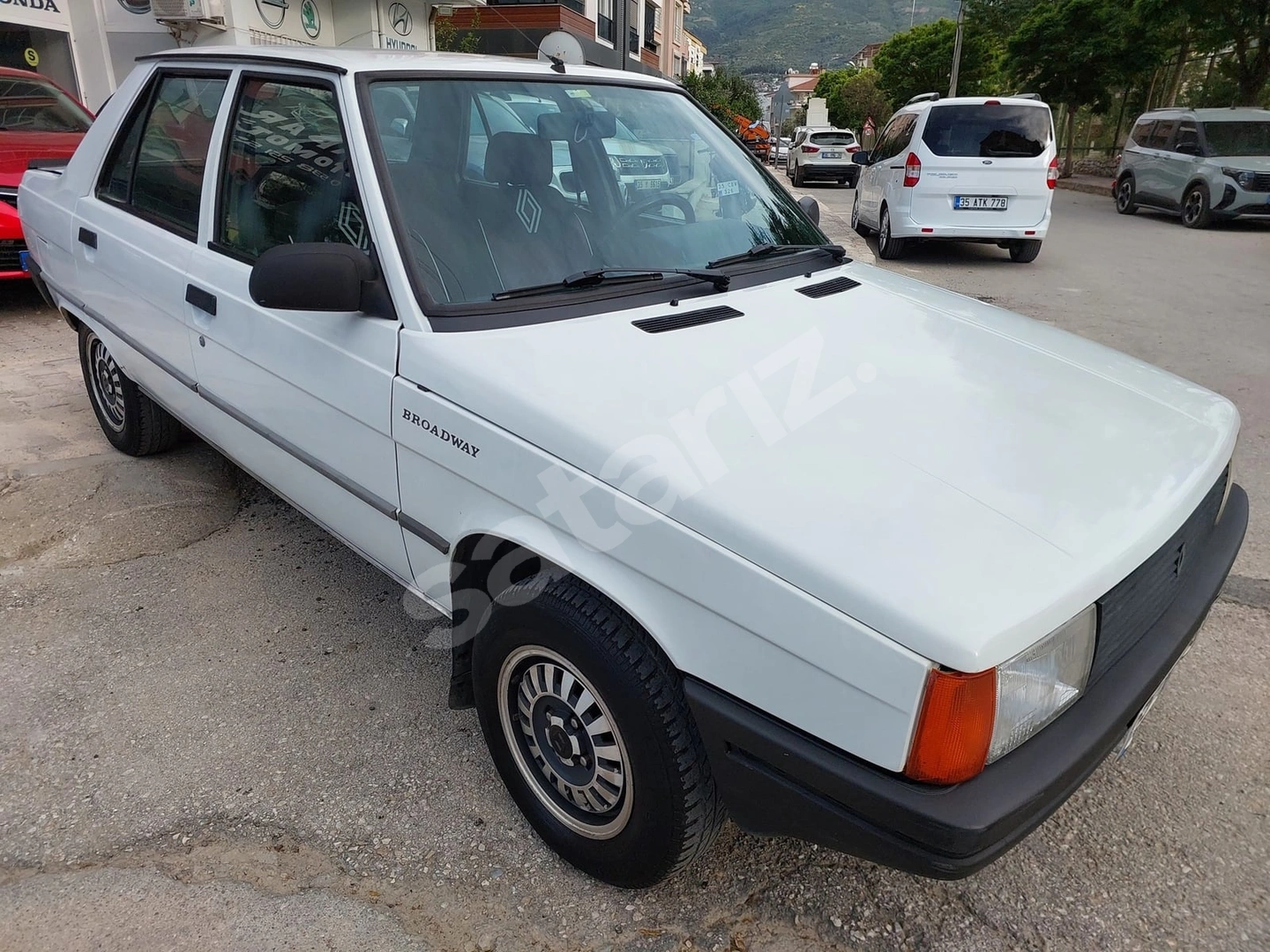 YAPAR OTOMOTİV'DEN MASRAFIZ 1992 R 9 BRODWAY SIFIR VİZELİ