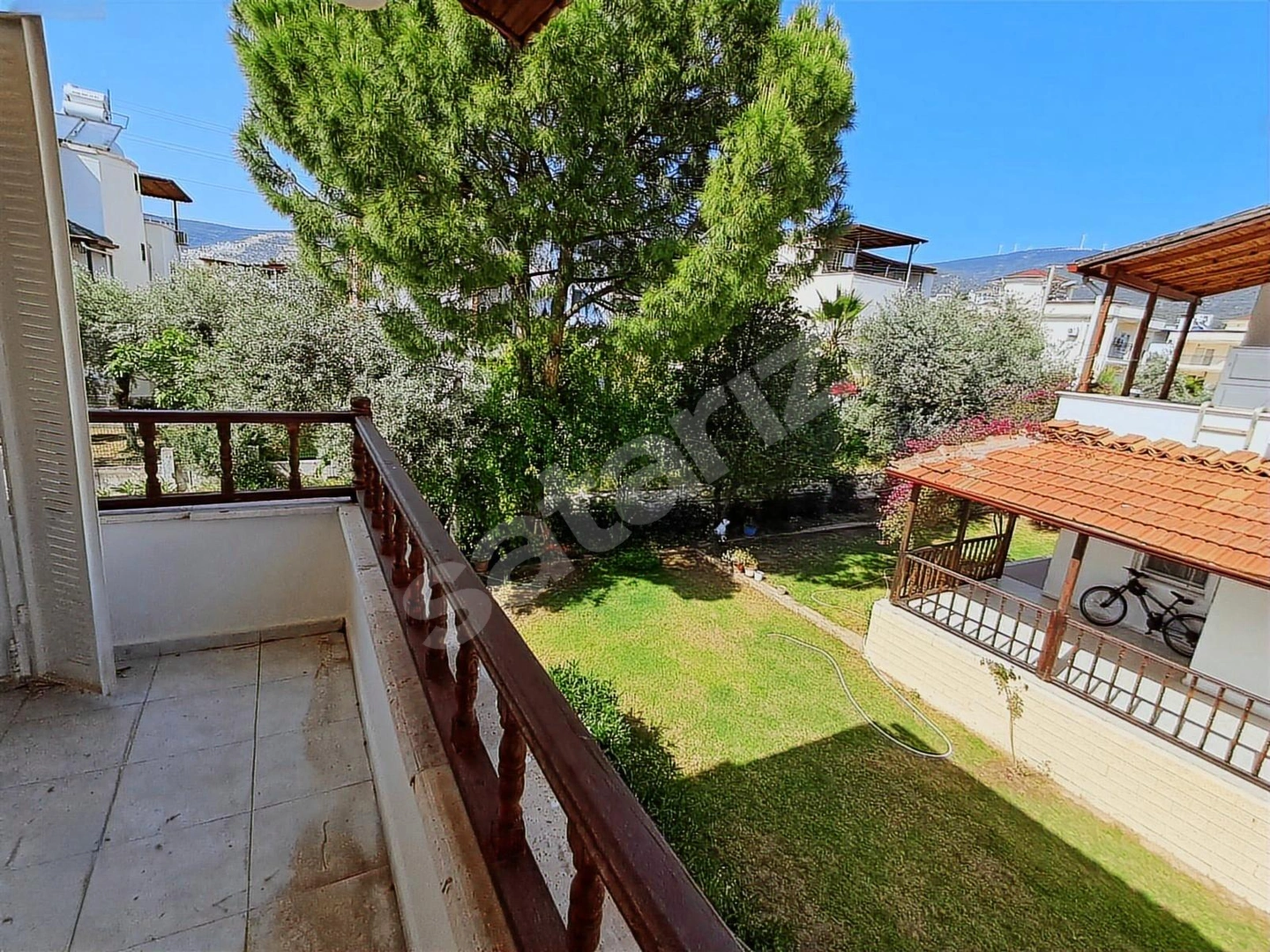 Akbük de Deniz Manzaralı Merkezi Konumda Eşyalı Kiralık Villa