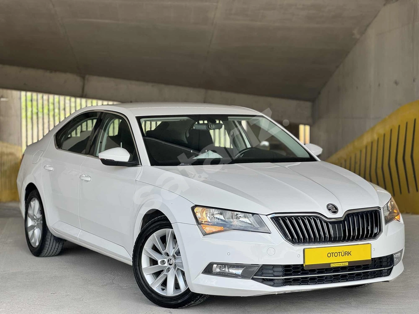 2015 SUPERB 1.6 TDİ* ELEKT.BAGAJ* KARTA 12 TAKST*EMİN FUZUL EVİM