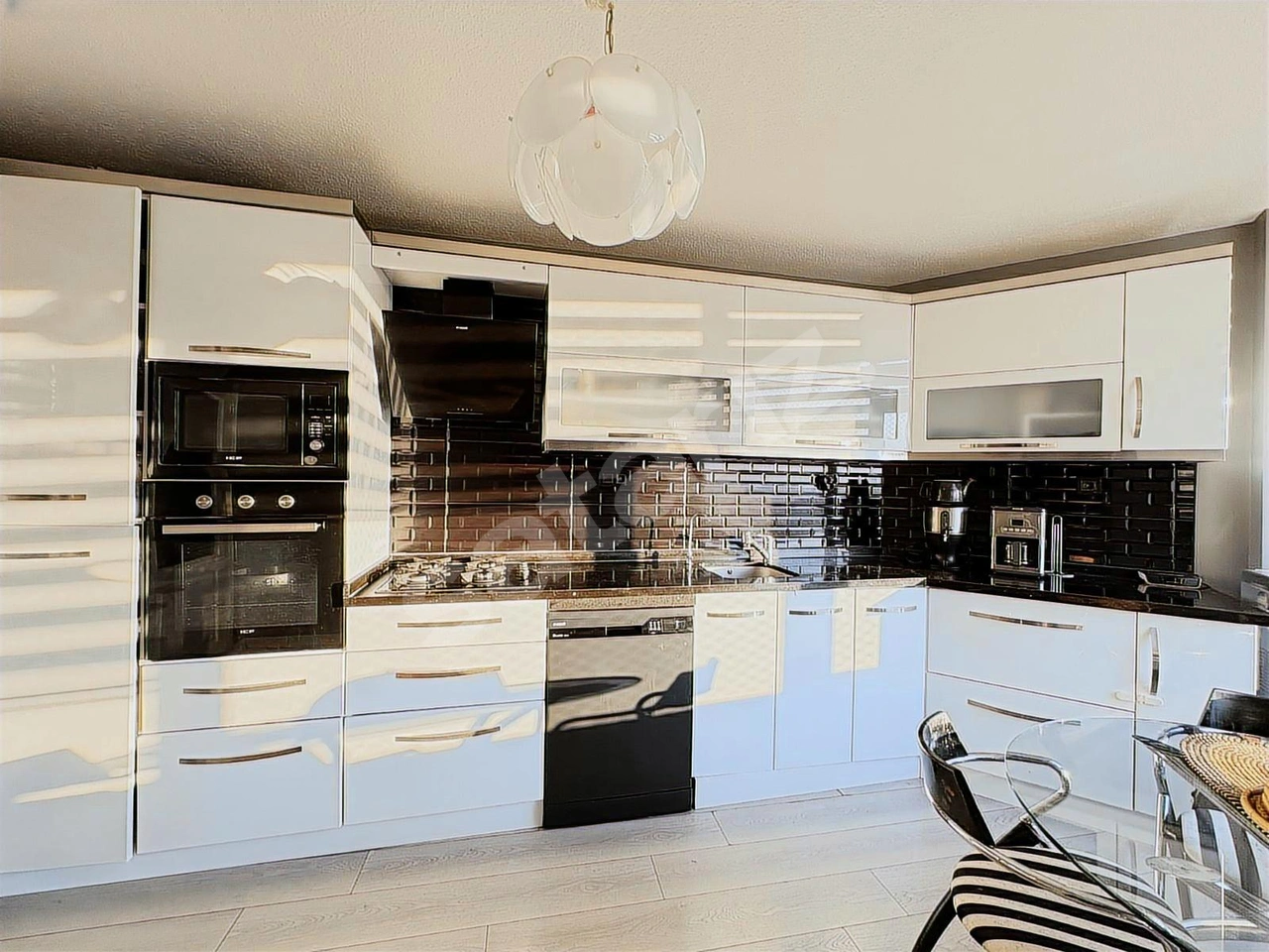 KENT SİTESİ TURAN EMEKSİZDE EMSALSİZ SATILIK 4+1 DAİRE