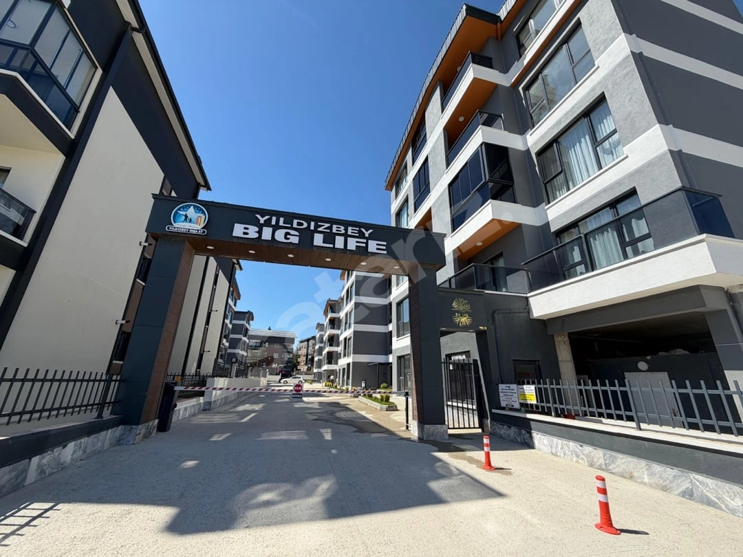 ALAÇATI'DAN İNCEK'TE GÜVENLİKLİ SİTE İÇİ ARAKAT BULVARA 70 M 1+1 SPOR SALONU KAPALI OTOPARK MARKET OKUL ECZANE CAMİ SAĞLIK OCAĞI YAKINI