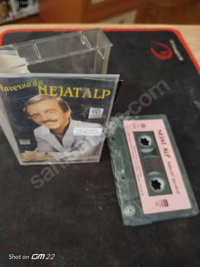 Nejat Alp 'Tavernada' Müzik Kaseti