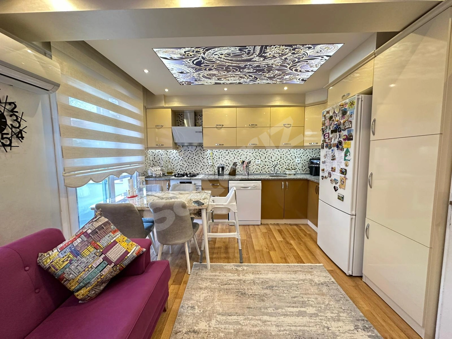 SÜLEYMAN D. MAHALLESİ'NDE 3 CEPHELİ, 3 BALKONLU SATILIK DAİRE