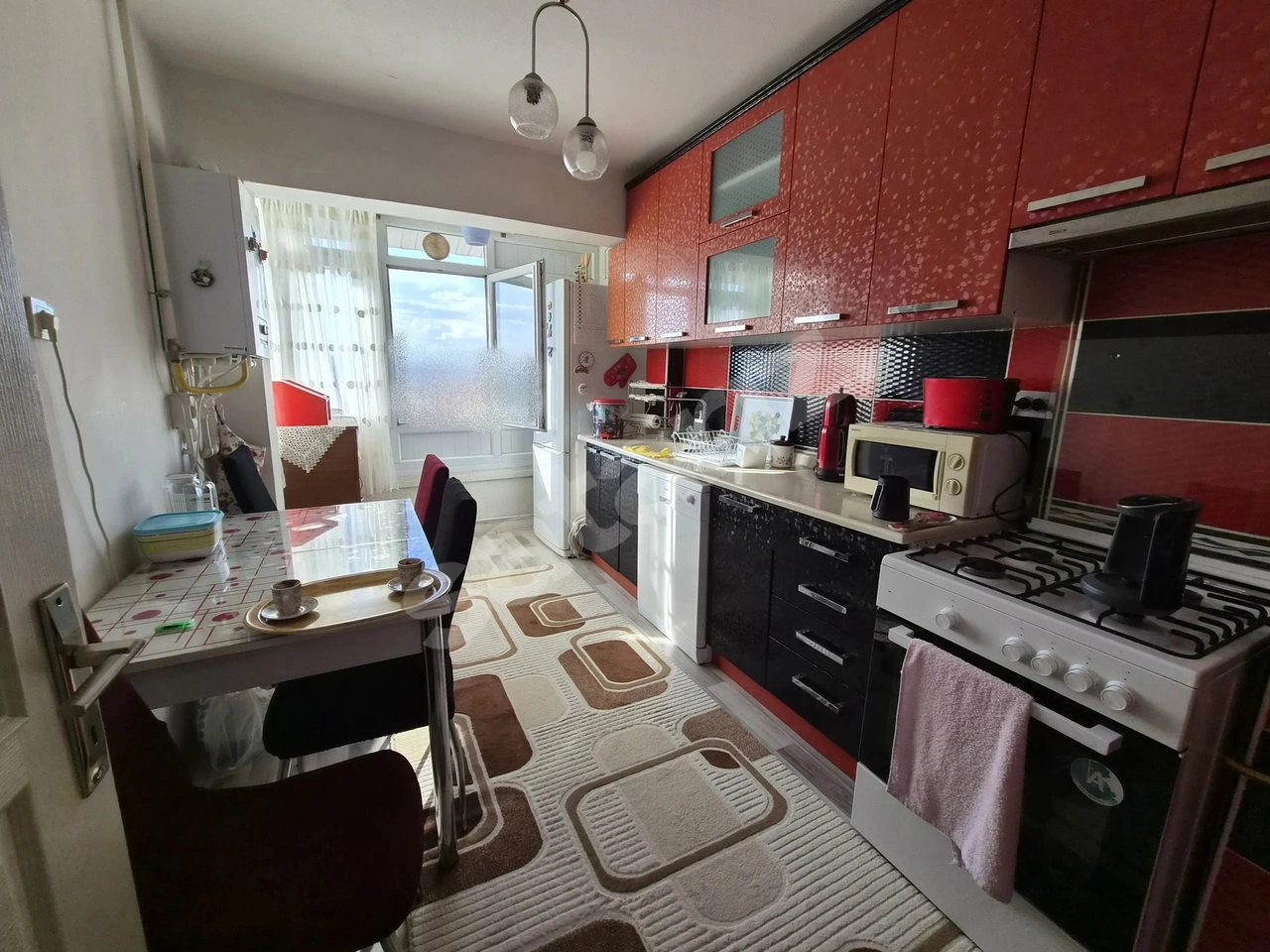 EMLAK ŞEHRİNDEN MEHTAPDA CADDE ÜZERİNDE YAPILI 3+1 DAİRE FIRSATI