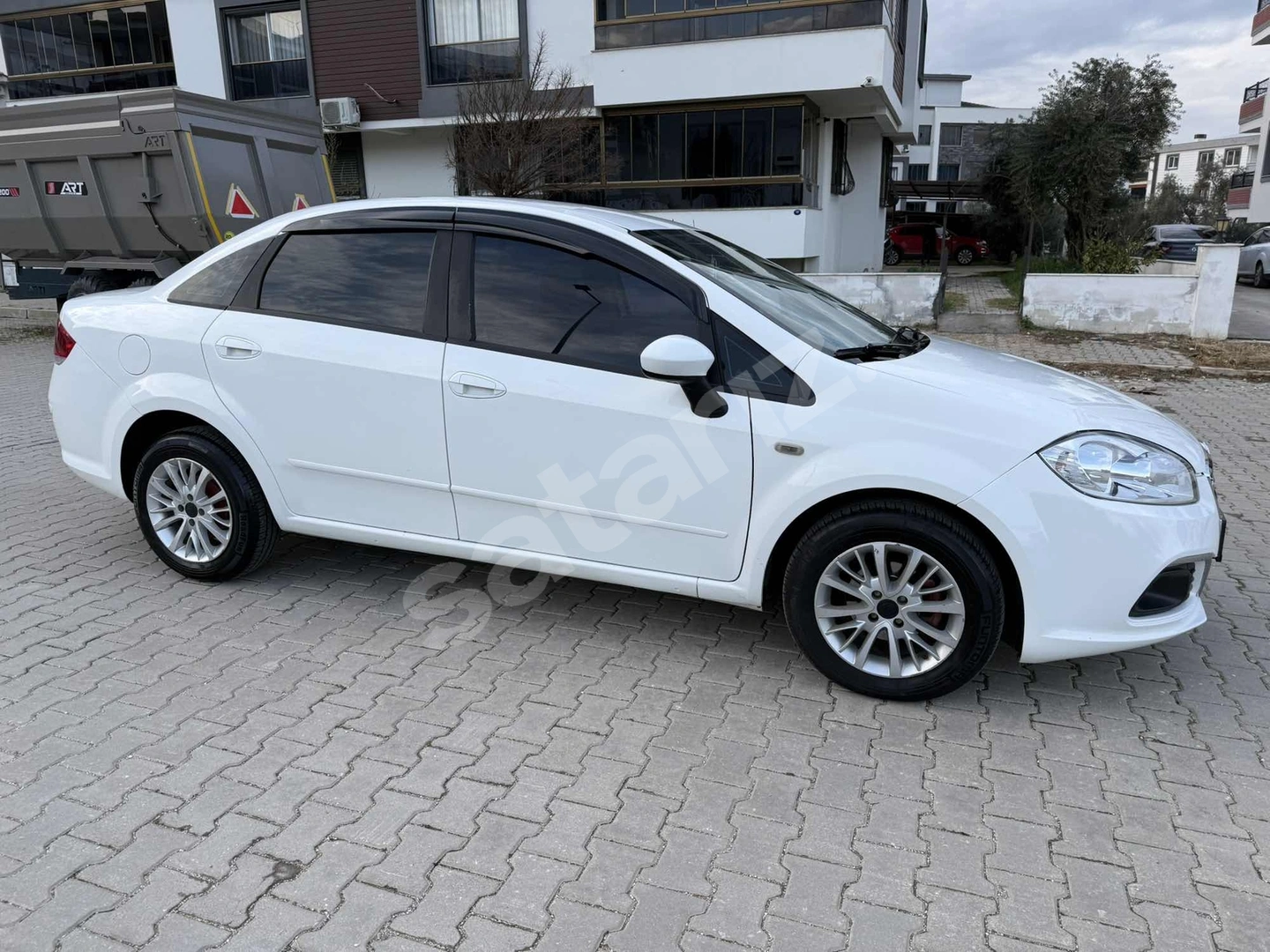 FULL BAKIMLI AİLE ARACI 2015 LINEA POP