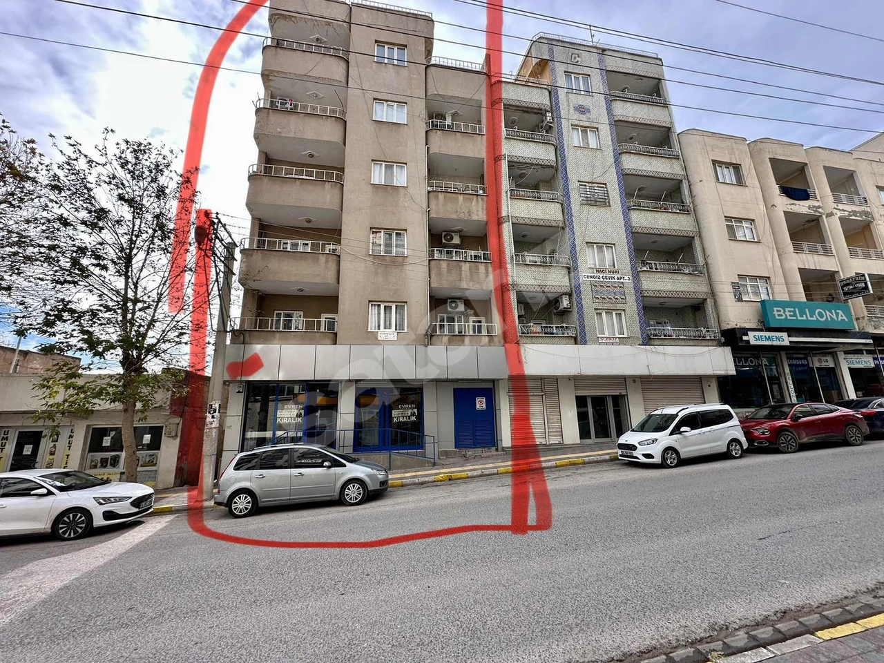 SATILIK ÇARŞI MERKEZDE 10 DAİRE VE 320 DÜKKAN