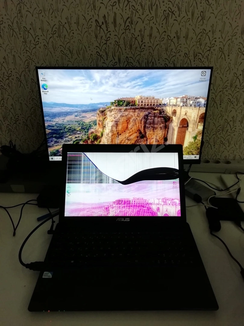 Ekranı Kırık Asus Notebook