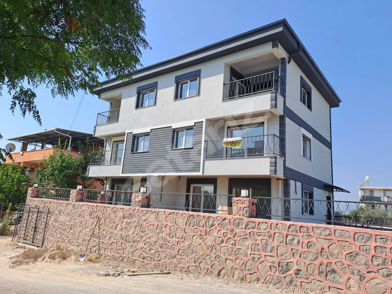 KİRALIK 4+1 BAHÇELI TRIPLEX VİLLA