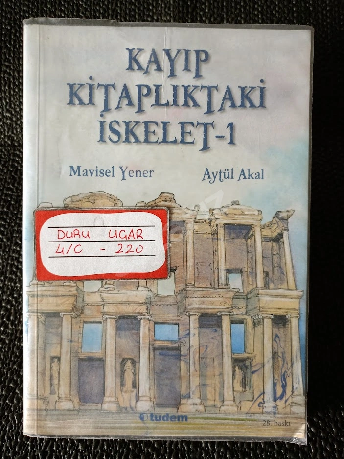 KAYIP KİTAPLIKTAKİ İSKELET-1 YAZARINDAN İMZALI ( A. A )