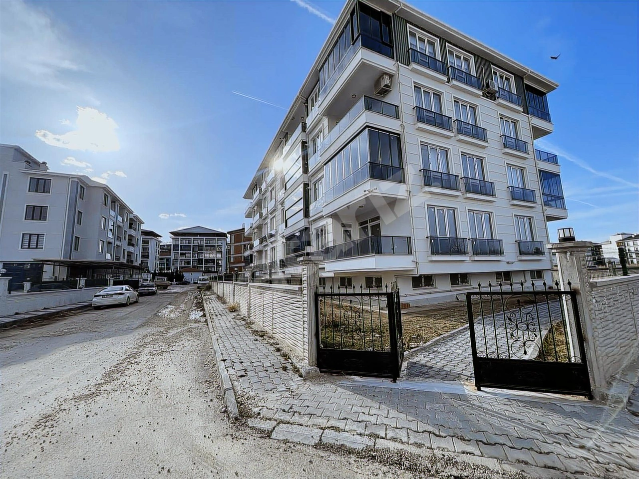 UYDUKENT'TE SATILIK 4+1 ARAKAT LÜX DAİRE