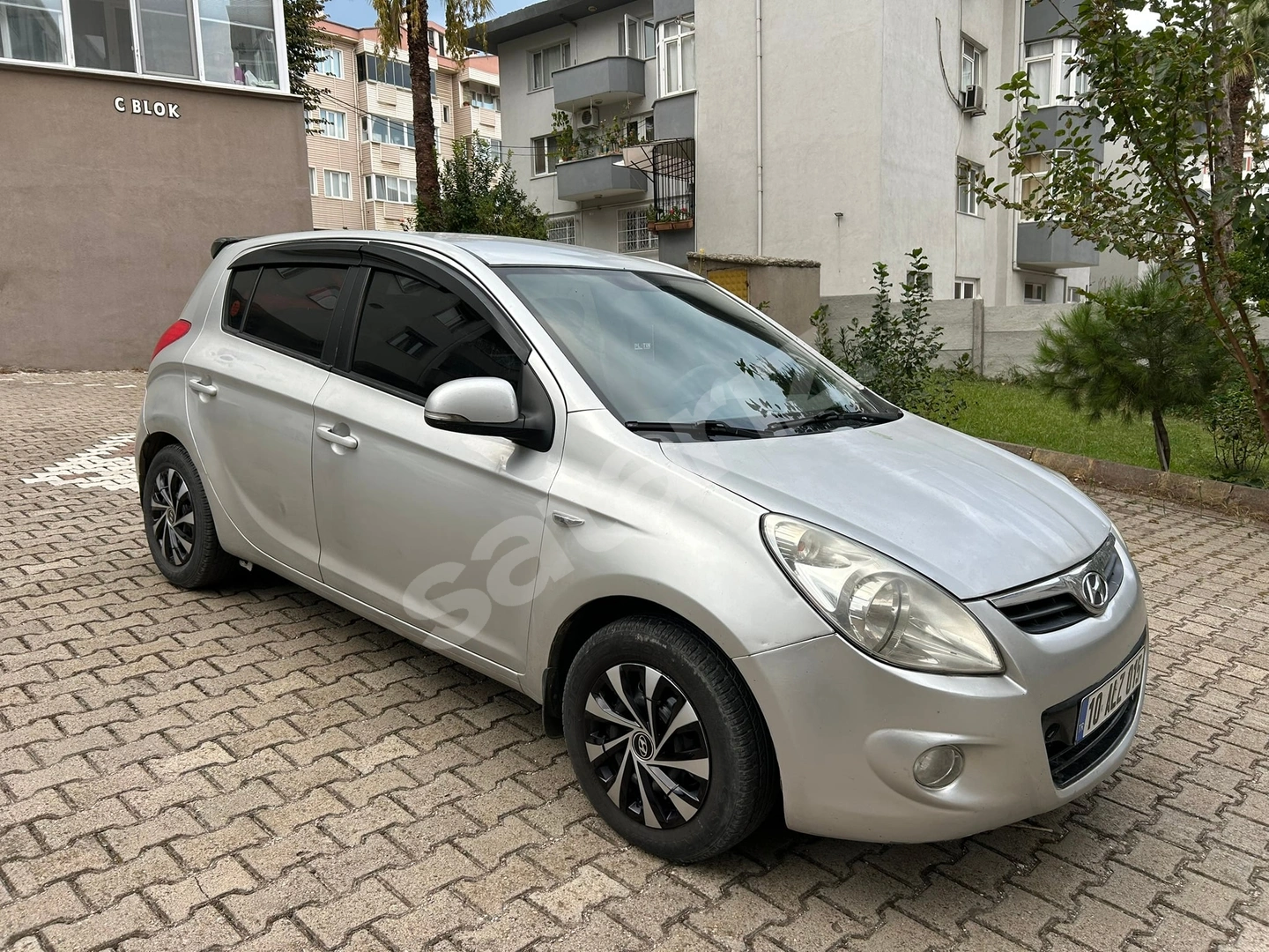 2028'e KADAR MUAYENELİ 90HP 6 VİTESLİ i20 -OTOMATİK KATLANIR AYNA + DİJİTAL KLİMA FULL PAKET