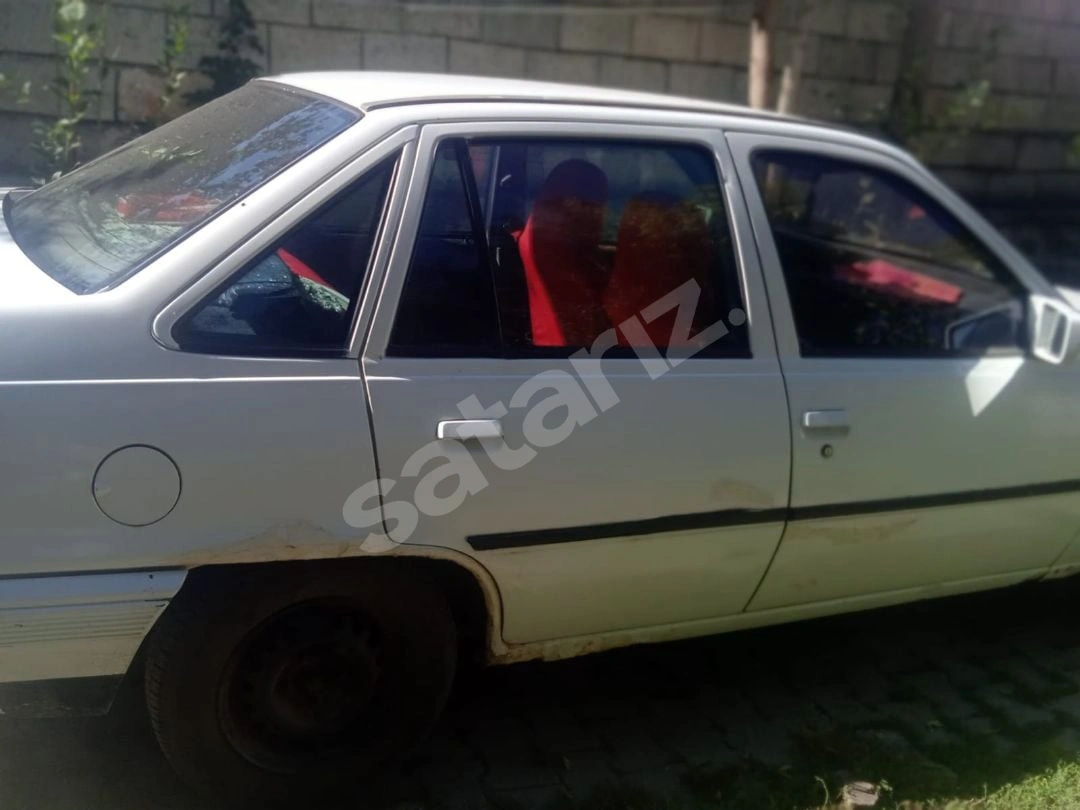 Acil Satılık Opel Kadett 1990 Model 1.6 Motor