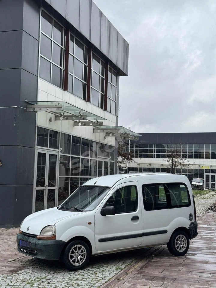 Uygun otomotivden Sıfır motorlu Kangoo...