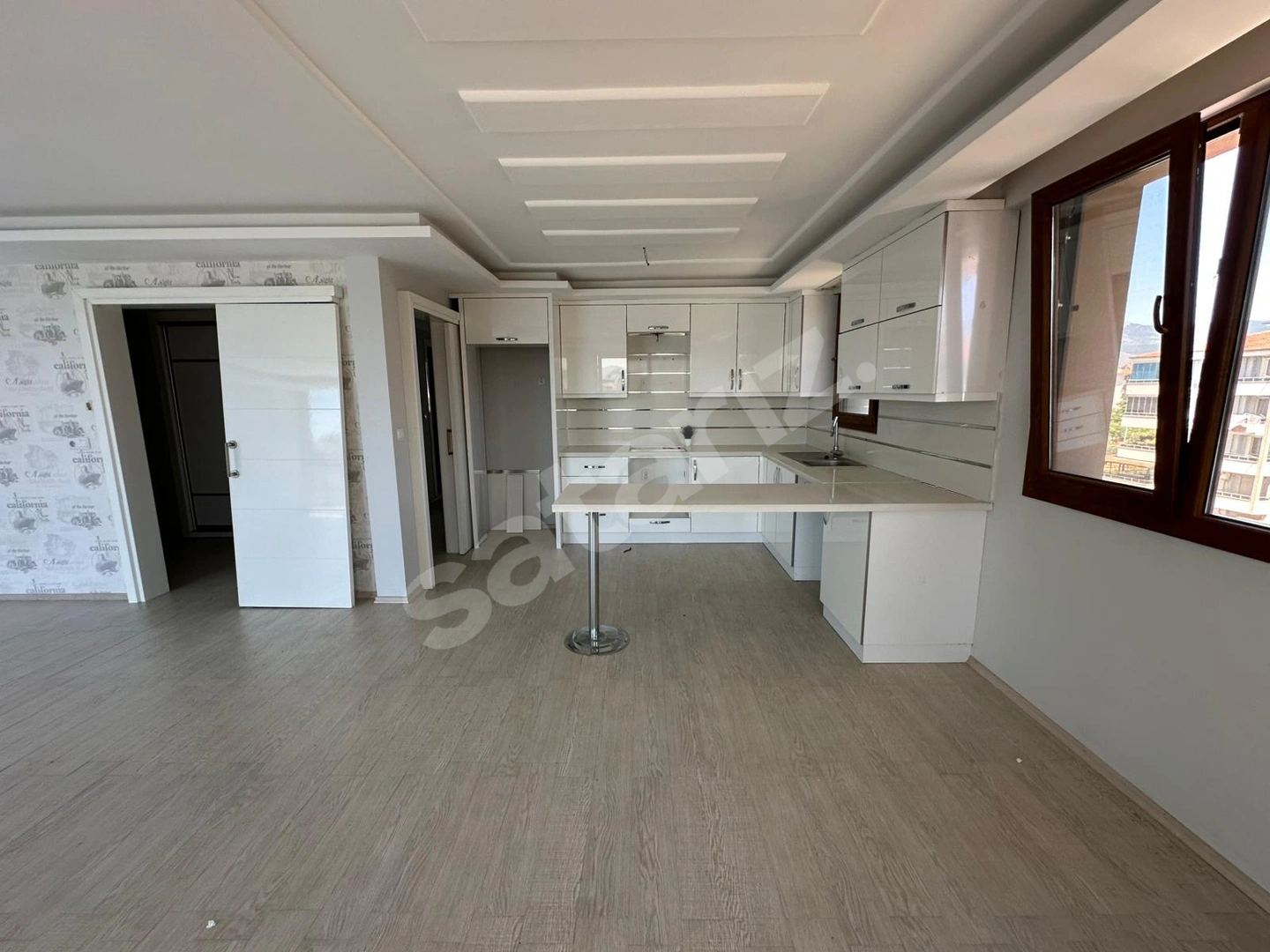 ZAFER MAHALLESİ'NDE YERDEN ISITMALI KİRALIK LÜKS DAİRE