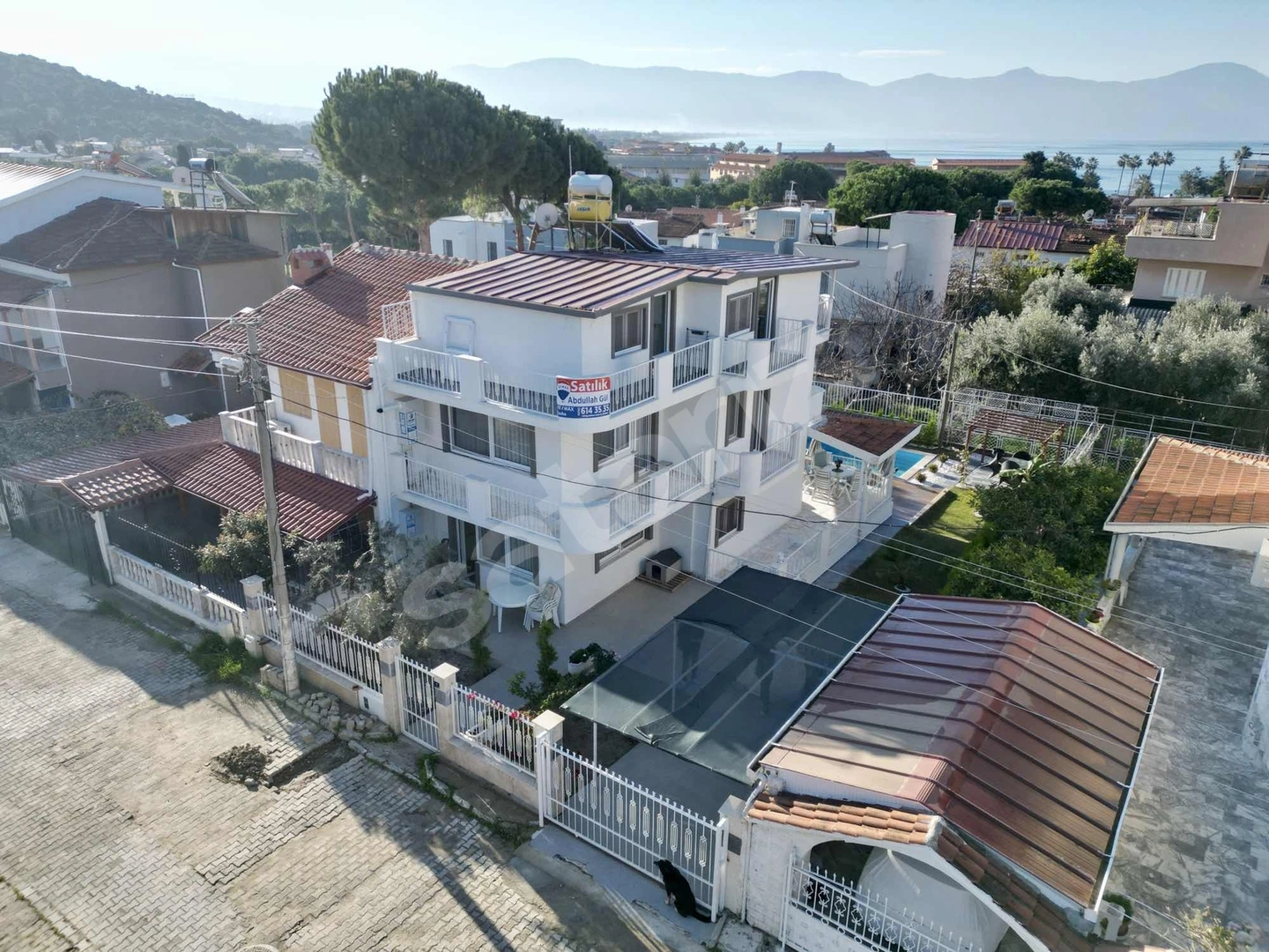 Kuşadası Yavansuda yeşil sitede İkiz Villa