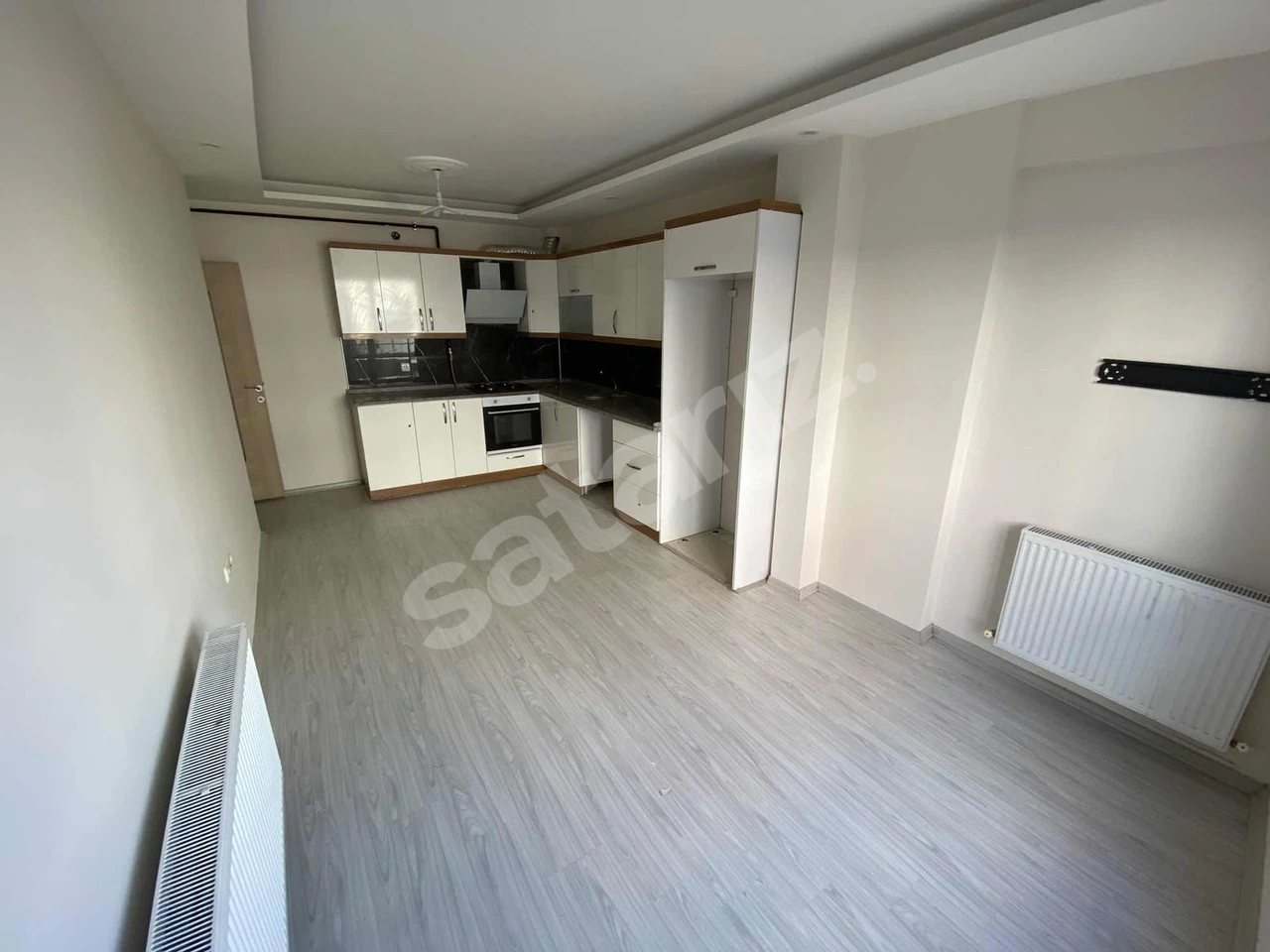 MURADİYE ÇARŞI İÇİNDE ARA KAT SATILIK 2+1 DAİRE